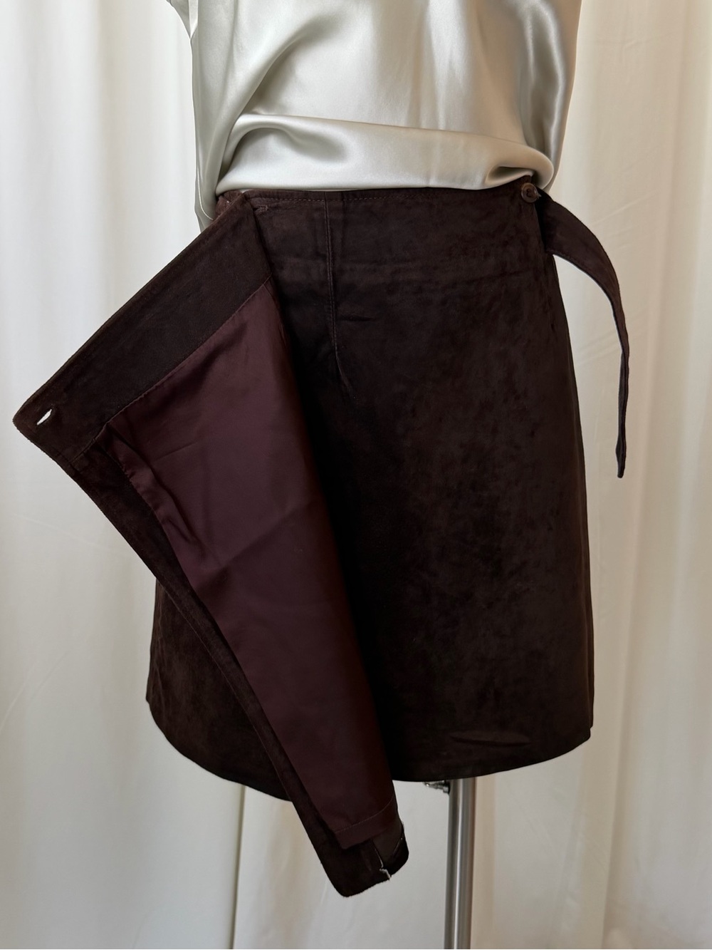 Vintage Ann Taylor Brown Leather Suede Wrap Skirt - Size 4. - Picture 8 of 15